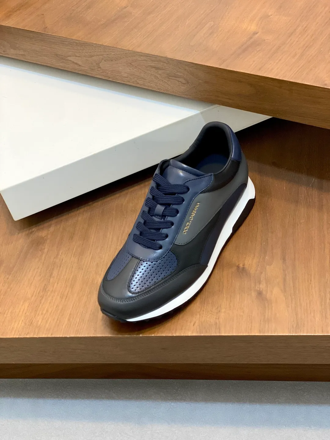 Men's Men's Shoes 💰900••Classic••Dolce&Gabbana••DG✔️High-end men's sports•casual shoes. Original goods from top counters. Original imported cowhide, multi-material splicing design ➕Imported cowhide lining, cowhide feet ➕Original TPR elastic outsole.  Size: 39-44 (38, 45 customized)
